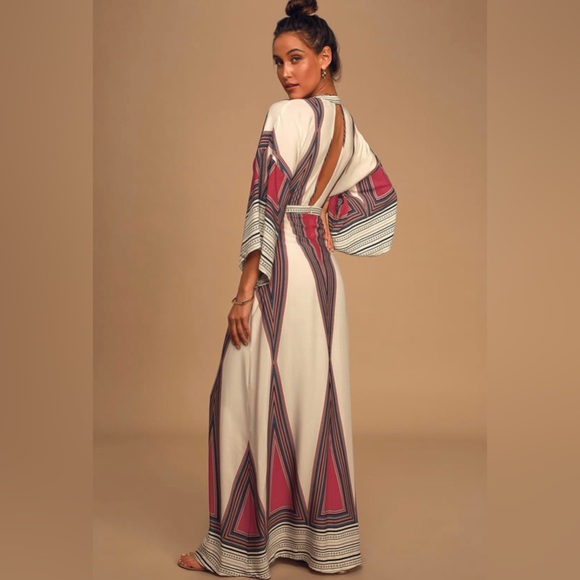 Gorgeous Lulus maxi dress. Worn once- very flattering - Picture 2 of 6